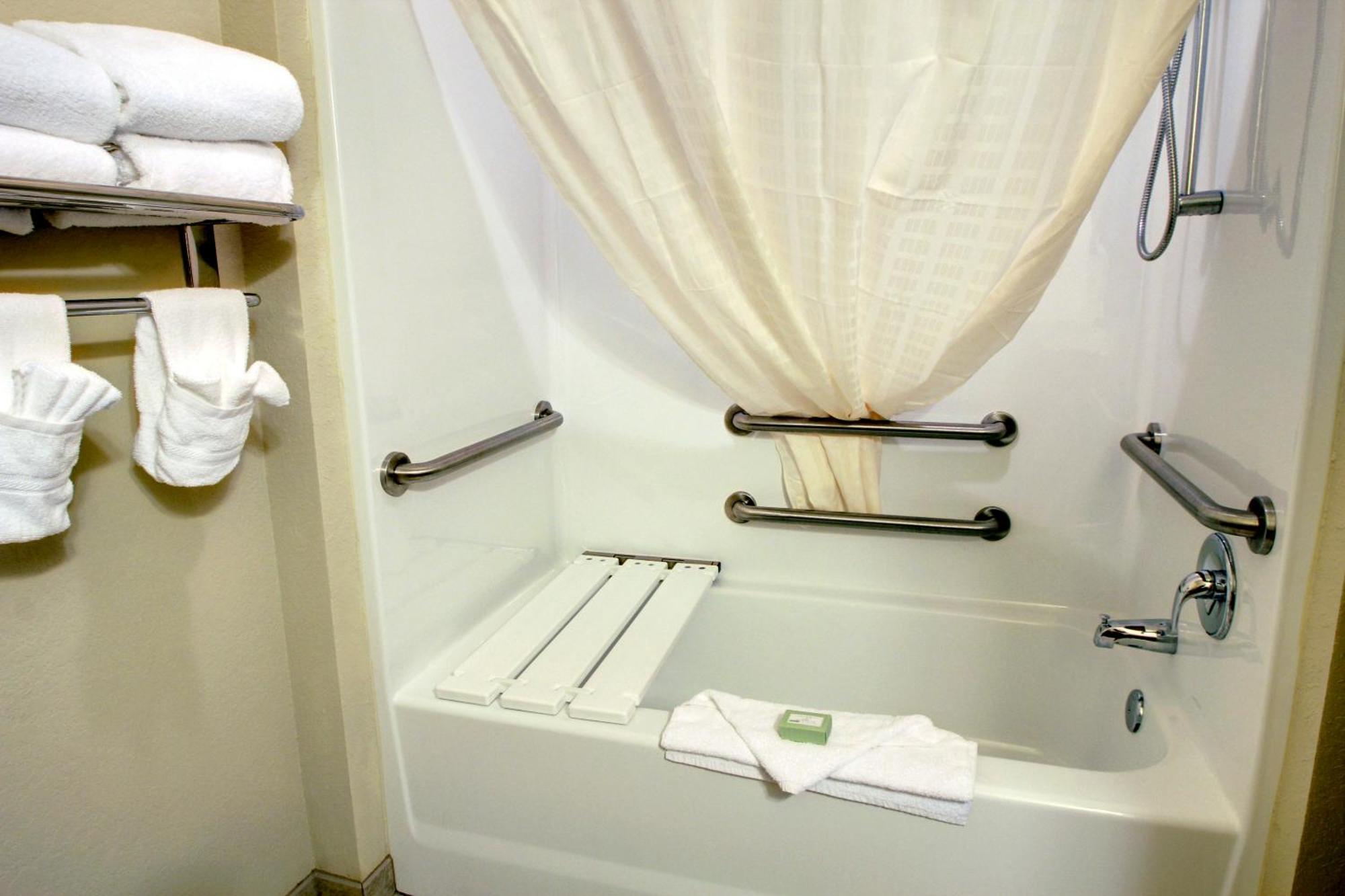 Cobblestone Hotel & Suites - Beulah Phòng bức ảnh